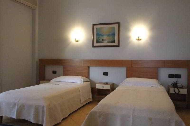 Paradise Beach Hotel Radhimë Exteriör bild