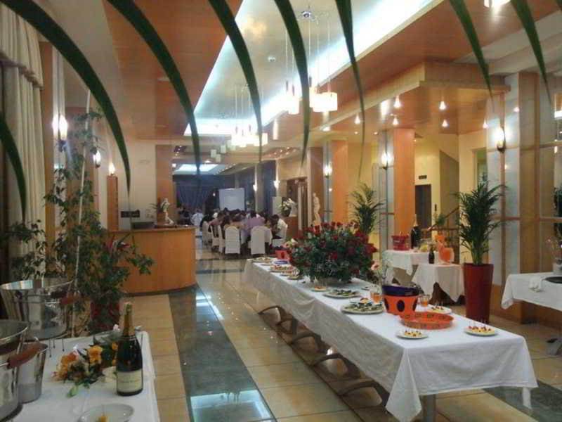 Paradise Beach Hotel Radhimë Restaurang bild